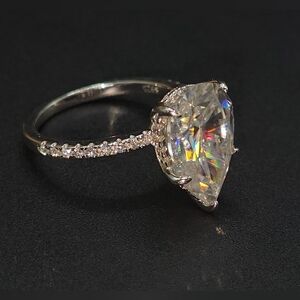 4ct FIRE 🔥 Moissanite Diamond Ring | S925 | Hidden Halo. Pear Cut.